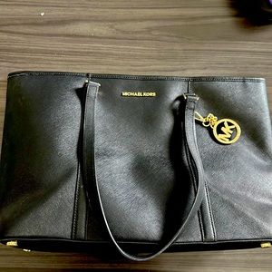 Michael Kors Large Black Tote Bag in good condition!